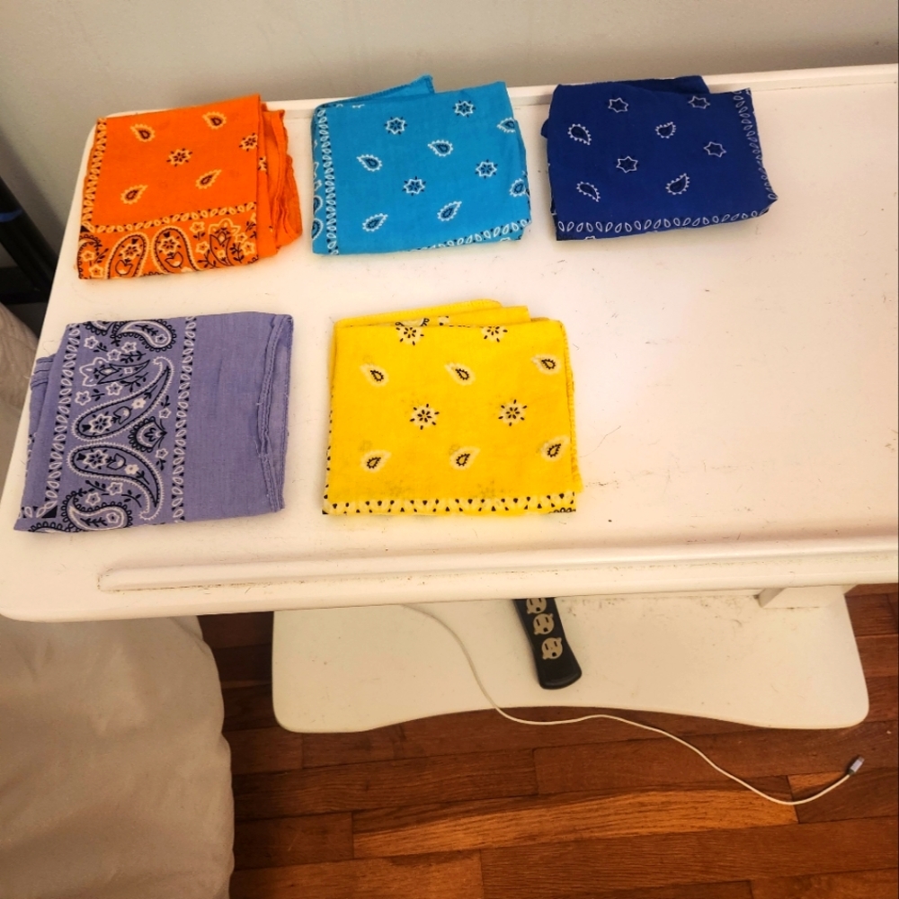 5 bright bandanas